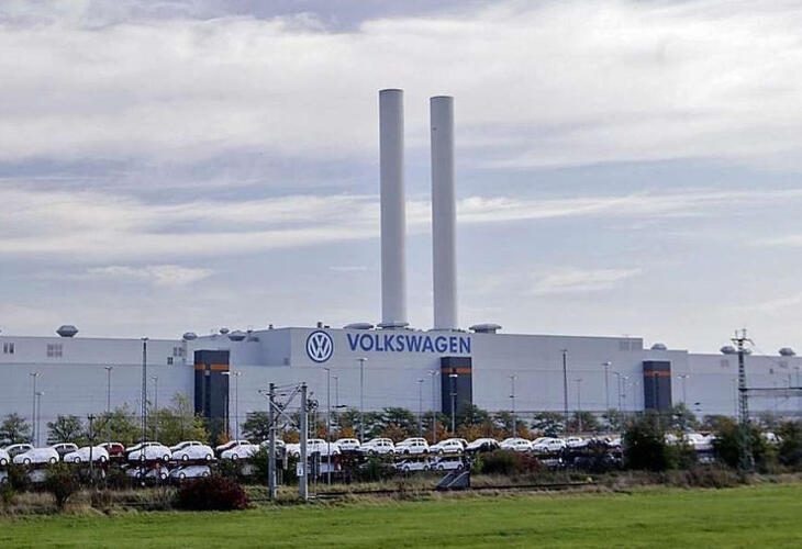Létszámleépítések, gyárbezárások, a termelés felfüggesztése - fájdalmas folyamat az elektromos átállás