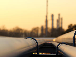 Zuhan a kőolaj világpiaci ára szerda reggel