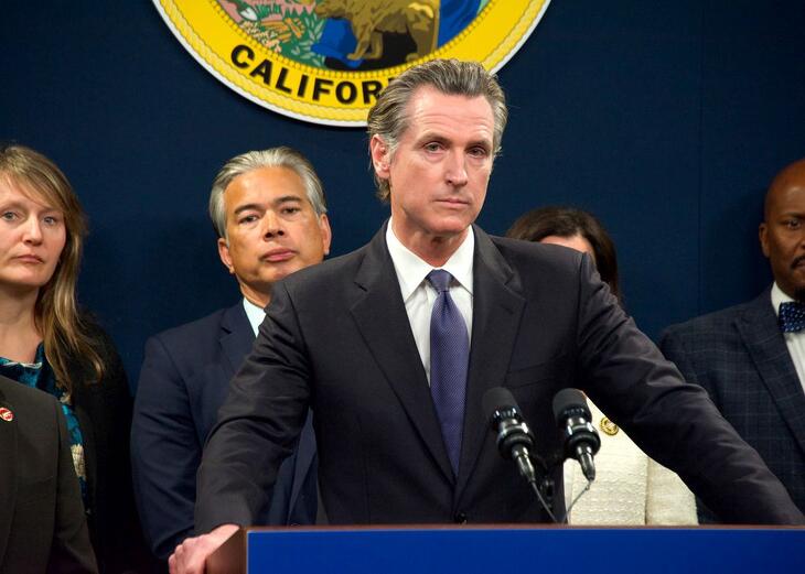 Gavin Newsom már nem szakmai mélység nélküli szépfiú?