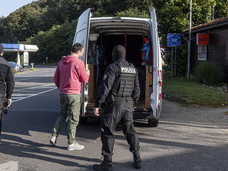 Nem engedett Pozsony: marad az ellenőrzés a szlovák-magyar határon