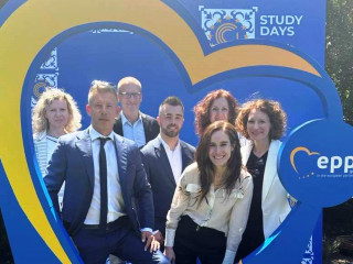 Magyar Péter és a Tisza Párt EP-képviselői Portugáliában 