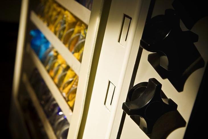 Felkészülhetnek az automatákat üzemeltetők: új 100 forintos jön 