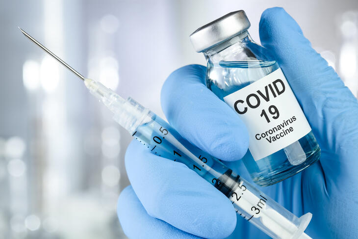 Csak december elejétől és csak a háziorvosnál elérhető Magyarországon a Covid-vakcina