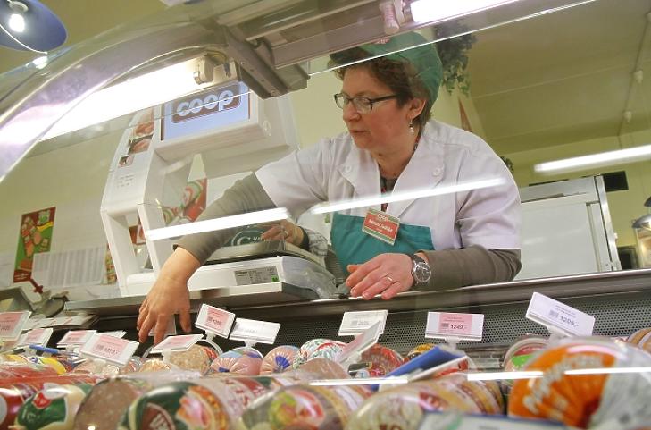 Azért nincsenek itt bolti eladók, mert ők épp idénymunkán vannak