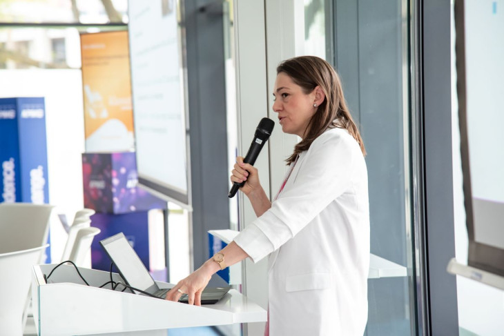 Kádár Magdolna, a BM főosztályvezetője arról is beszélt, hogy számtalan kihívás előtt áll a magyar egészségügy digitalizációja