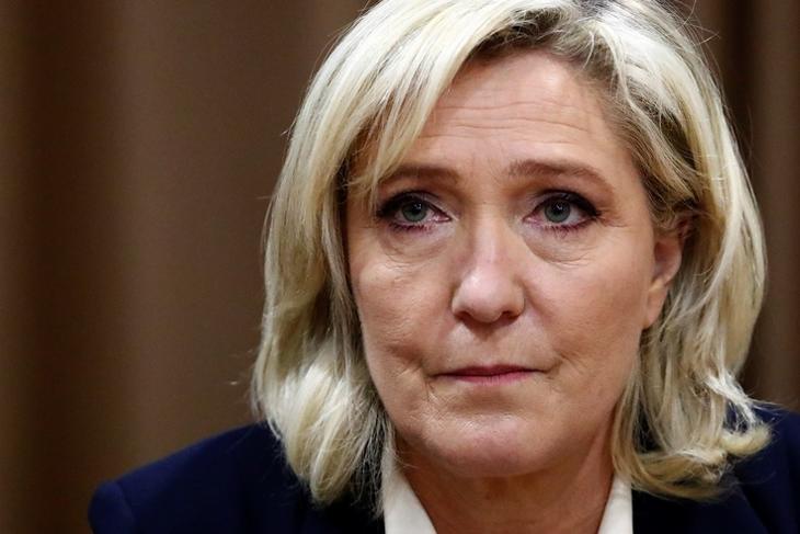 Le Pen középre mozdult el, és kezdi behozni Macront. EPA/GUILLAUME HORCAJUELO   