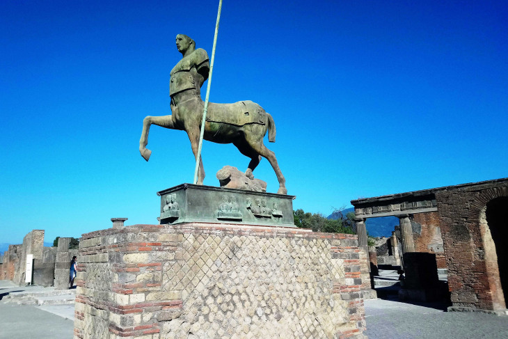 Kentaur szobor a Fórumon, Pompeii főterén