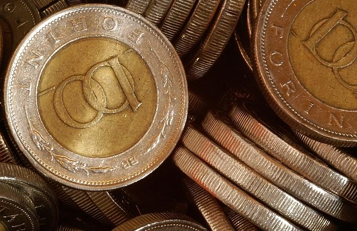 Zuhan Trump kedvence, 313 forint felett jár az euró