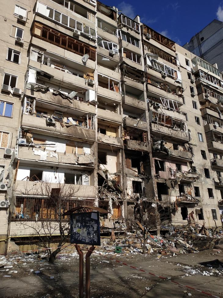 Sokan voltak kénytelenek elhagyni lebombázott otthonaikat. Fotó: depositphotos
