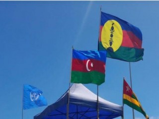Az azeri zászló az új-kaledóniai mellé került