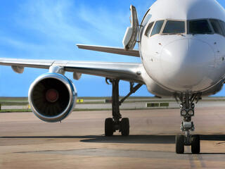 Futószalagon gördülnek a háborús zónából a magyar járatok