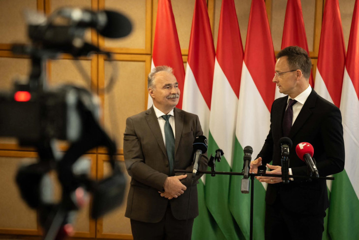 Az agrárminiszteréhez hasonló véleményt fejtett ki Szijjűártó Péter külgazdasági és külügyminiszter is egy nappal korábban