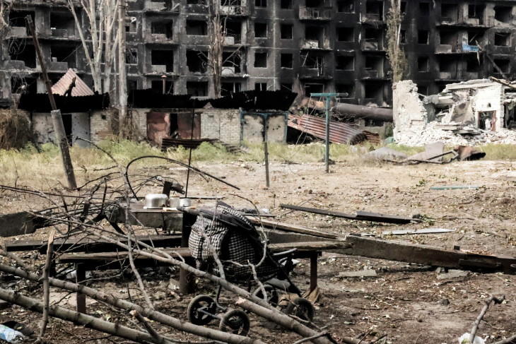 Az ukrán fegyveres erők 24. gépesített dandárjának felvétele egy babakocsiról a kelet-ukrajnai Donyecki területen fekvő Csasziv Jarban 2024. szeptember 2-án. 