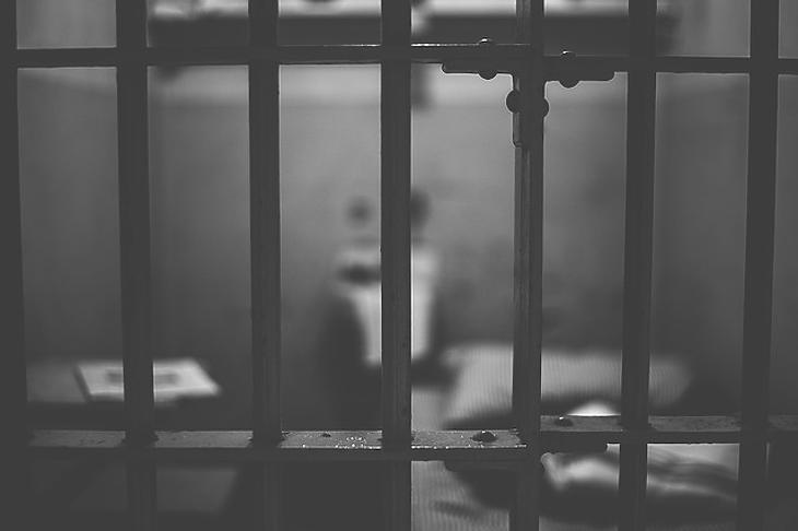 Bebörtönzött nyugdíjasoknak és a külföldön élőknek is jár a rezsiutalvány