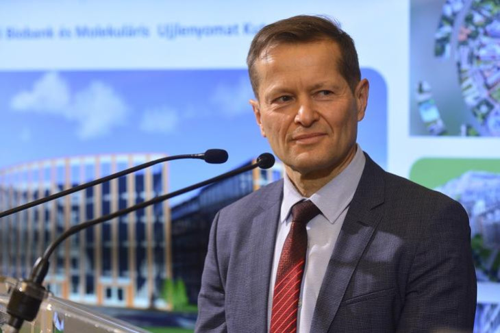 A friss Nobel-díjas magyar fizikus kezdeményezte