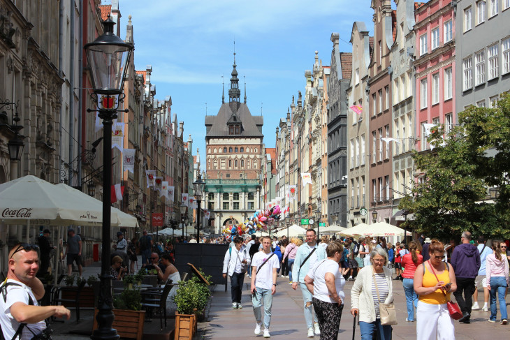 Egy hétköznap délelőtt  Gdansk központjában, a Hosszú utcában 
