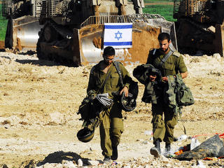 Izraeli katonákat ejtettek túszul - folyamatos a rakétatűz