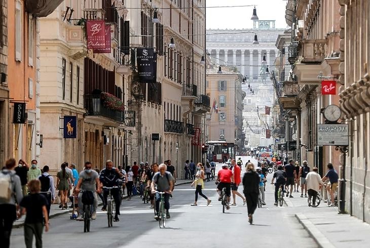 Római utcakép: az olaszoknál már nyolc százalék alatt van az infláció. Fotó: EPA/RICCARDO ANTIMIANI 