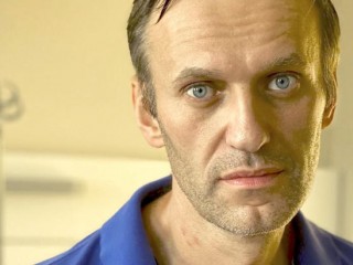 Megfenyegették Navalnij halottszállítóit