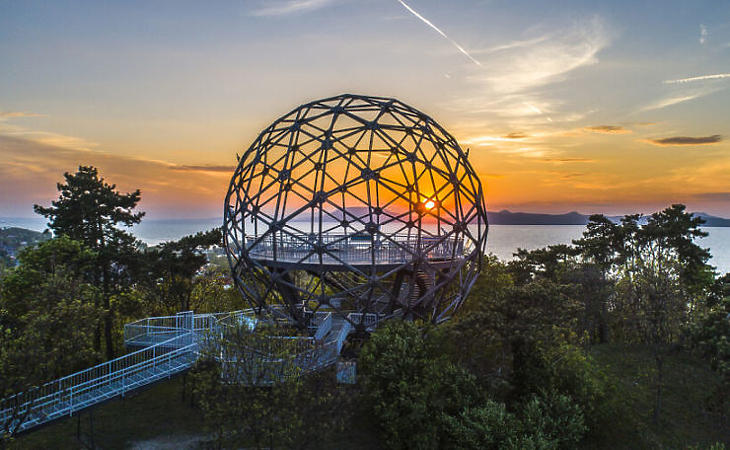 Állami támogatásból épül a balatonboglári borbirodalom