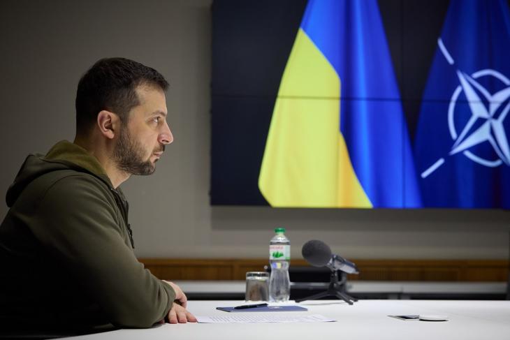 Az ukrán vezetés minden szükséges dologgal ellátja Bahmut és Szoledar védőit. Fotó: president.gov.ua