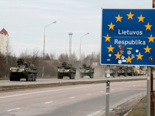 NATO-csapatok a litván-lengyel határon egy hadgyakorlat közben 2015-ben