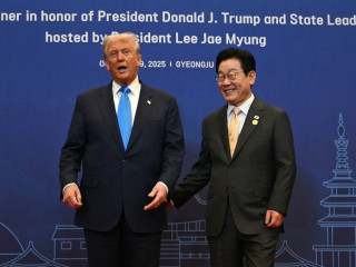 Egymás kezébe csapott Donald Trump és Dél-Korea elnöke