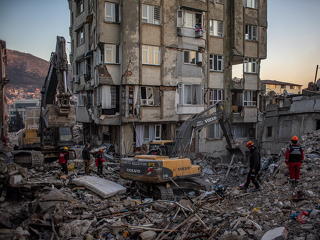 Újabb nagy földrengés Törökországban, pánik tört ki a menekülők között