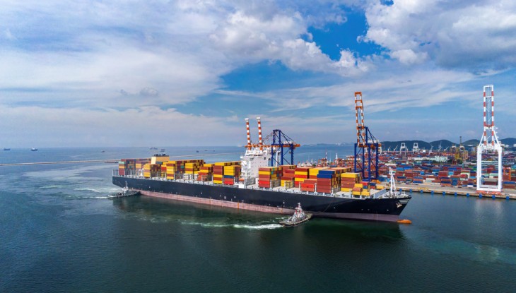A legfontosabb tengeri kereskedelmi útvonalakon történő áruszállítás ára 85 százalékkal a tavalyi csúcsok alá esett. Fotó: Depositphotos