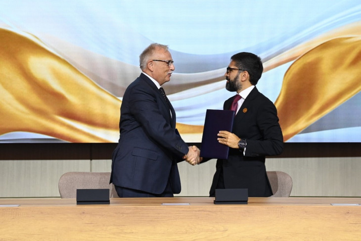 Hernádi Zsolt és Rovshan Najaf írta alá a megállapodást Bakuban