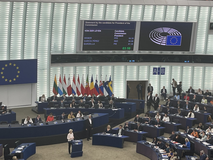 Heves érzelmekkel teli vita kísérte az Ursula von der Leyen EB-elnöki programbeszédét