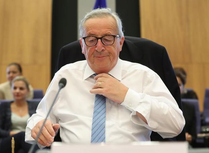 Tényleg konyakot reggelizik Juncker? A brüsszeli főnök rejtélyes tántorgása