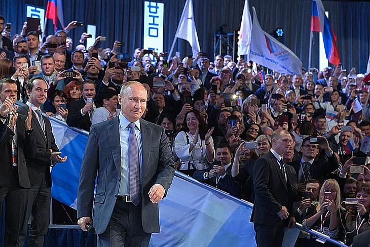 A nap képe: óriási mosolyokkal várták Putyint a rajongói