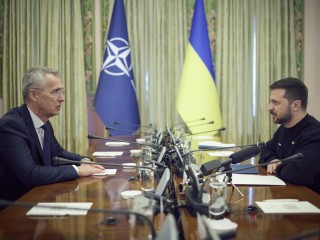 Jens Stoltenberg NATO-főtitkár és Volodimir Zelenszkij ukrán elnök tárgyalása Kijevben 2023. április 20-án. Fotó: EPA/UKRAINE PRESIDENTIAL PRESS SERVICE 