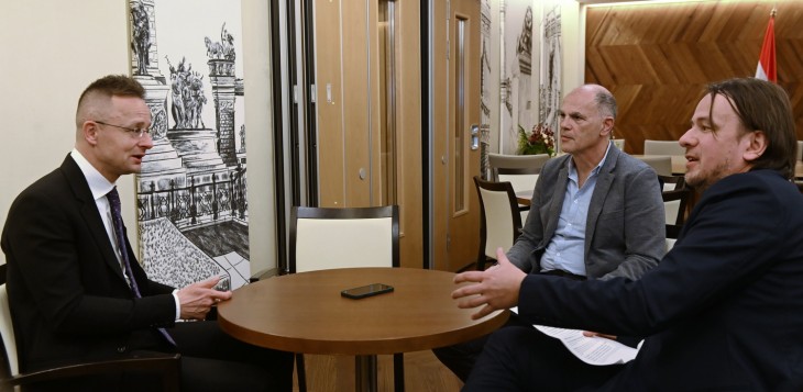 Csabai Károly, Szijjártó Péter, Wéber Balázs