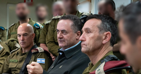 Jiszráél Kac izraeli védelmi miniszter kézben tartja a dolgokat