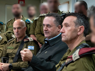 Jiszráél Kac izraeli védelmi miniszter kézben tartja a dolgokat