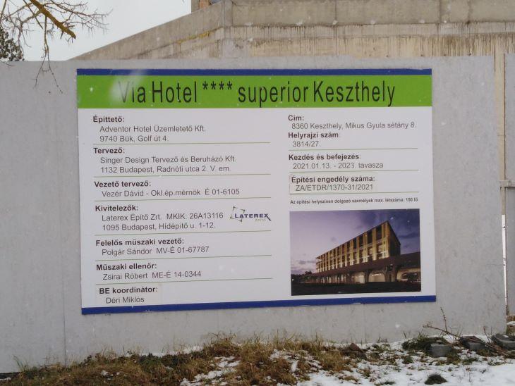 A volt Via hotelnél belső munkák kezdődtek nem régen (forrás: mfor.hu)