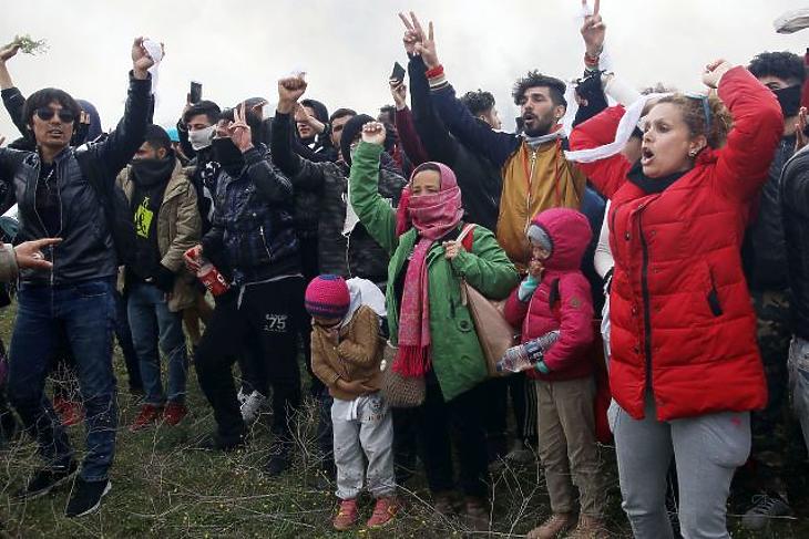 Radikálisan csökken az Európát elérő migránsok száma