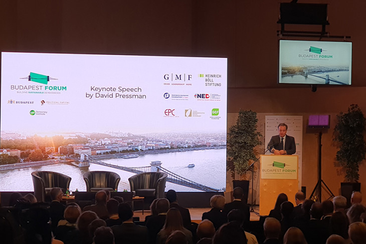 David Pressman budapesti amerikai nagykövet beszél a Budapest Forum konferencián