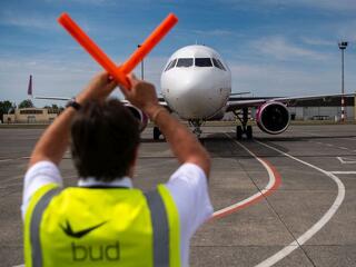Hatalmas zuhanásban a Wizz Air árfolyama, menekülnek a részvényesek