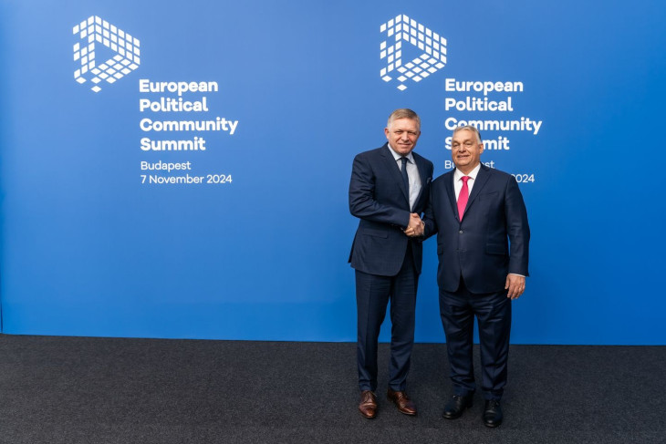 Robert Fico szlovák és Orbán Viktor magyar miniszterelnök parolázik