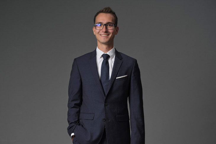 Richter Péter, a VIG portfóliómenedzsere a cég díjaira is büszke
