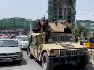 Talibán harcosok 2021 Kabul