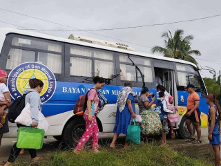 Óriási tájfun közeleg, tízezreket evakuáltak a Fülöp-szigeteken