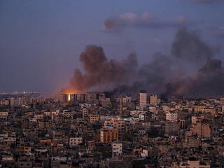 Kiderült, mennyi túsza van a Hamásznak, az izraeliek már bent jártak Gázában