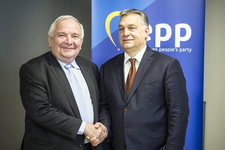 Mi lesz a Fidesz kizárásával? Ezt gondolja Orbán barátja 
