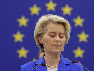 Ursula von der Leyen először balra tapogatózik