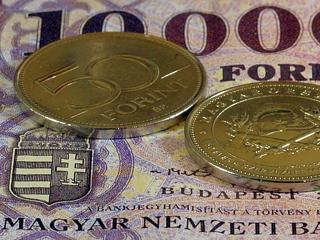 Végre életjeleket mutat a forint, az erős dollártól szenved a magyar