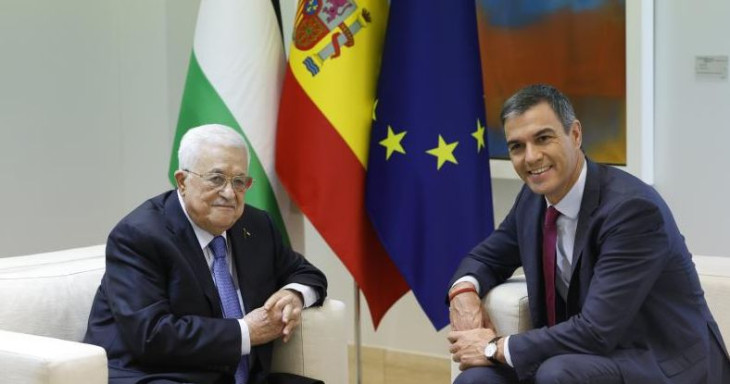 Mahmúd Abbász palesztin elnököt fogadja Pedro Sánchez spanyol miniszterelnök a madridi kormányfői hivatalban, a Moncloa-palotában 2024. szeptember 19-én
